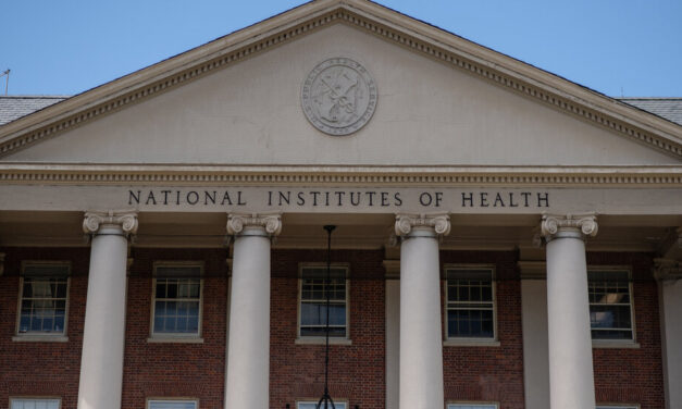 The judge temporarily blocks trumps in the financing of medical research