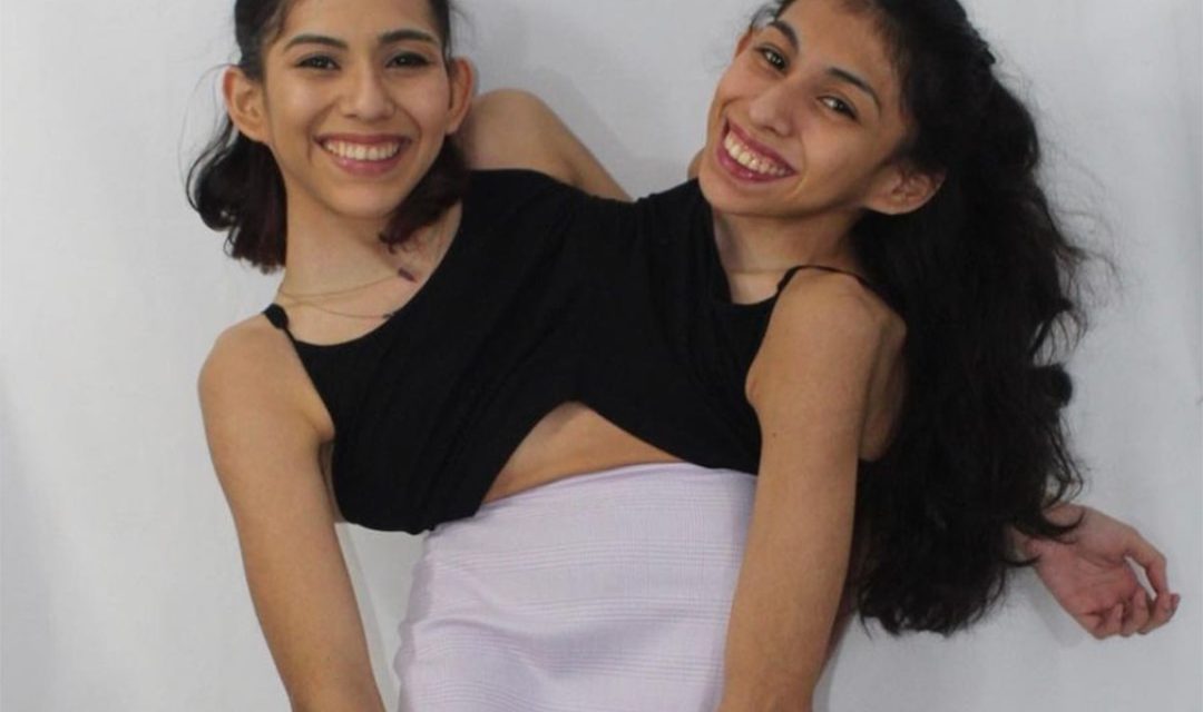 Combined with the Twin Lupita Andrade on Carmen Andrade, the husband becomes intimate