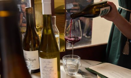 Die Heart Association belebt die Theorie, dass leichtes Trinken gut für Sie sein könnte